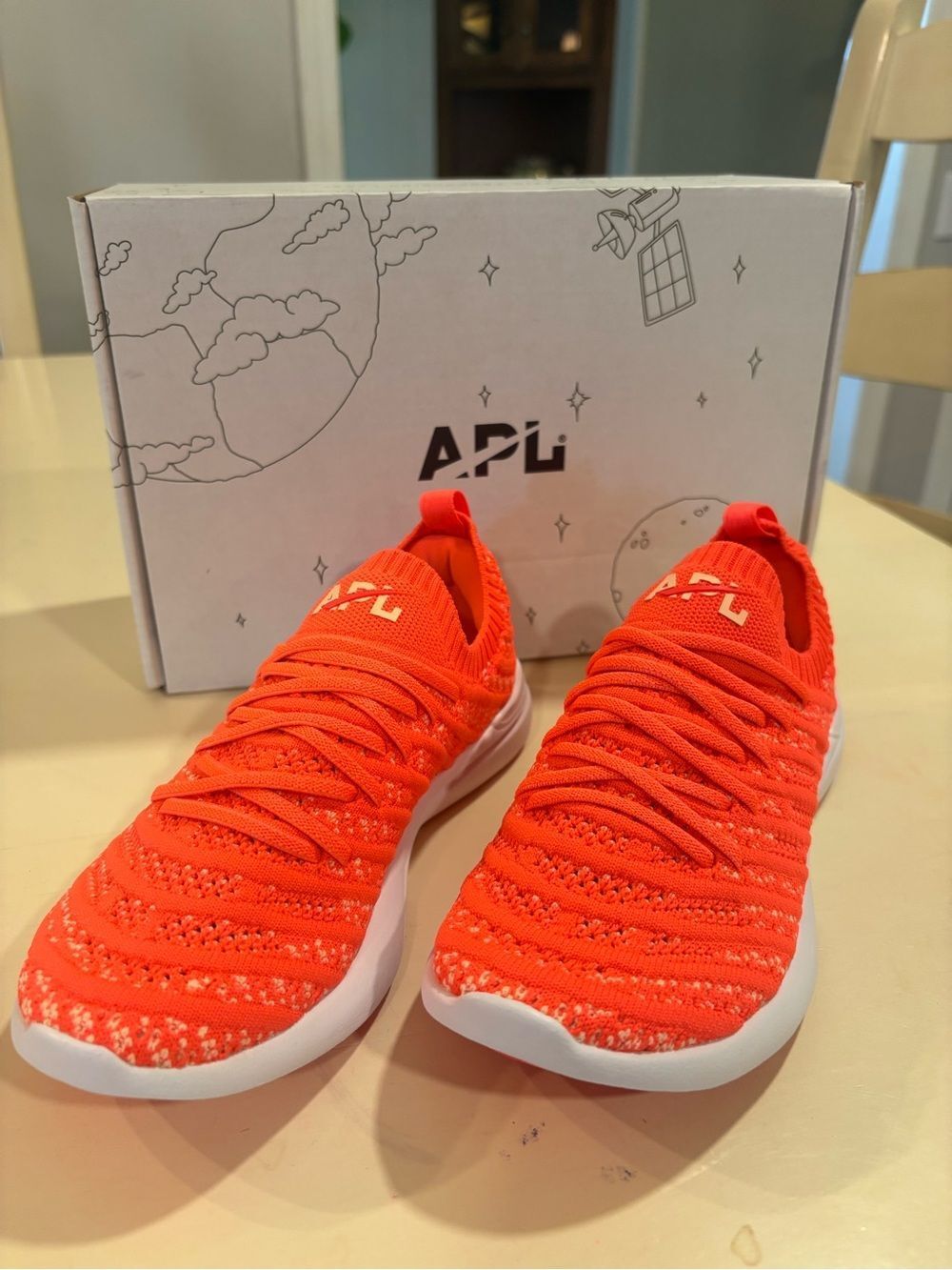 APL Youth TechLoom Wave Sneakers Size 1 Impulse Red Faded Peach White NIB